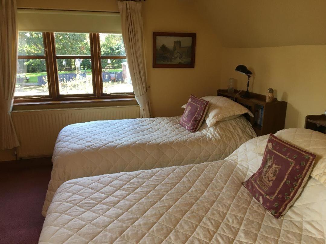 Castle Farmhouse Bed And Breakfast Glenfield エクステリア 写真